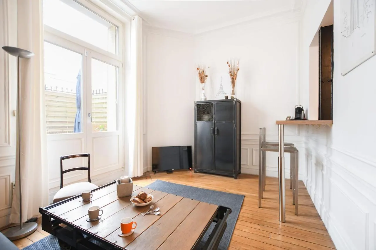 Guestready - Lovely Bright Flat With Private Patio * 巴黎